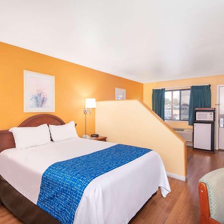 Travelodge By Wyndham Kingman Kültér fotó