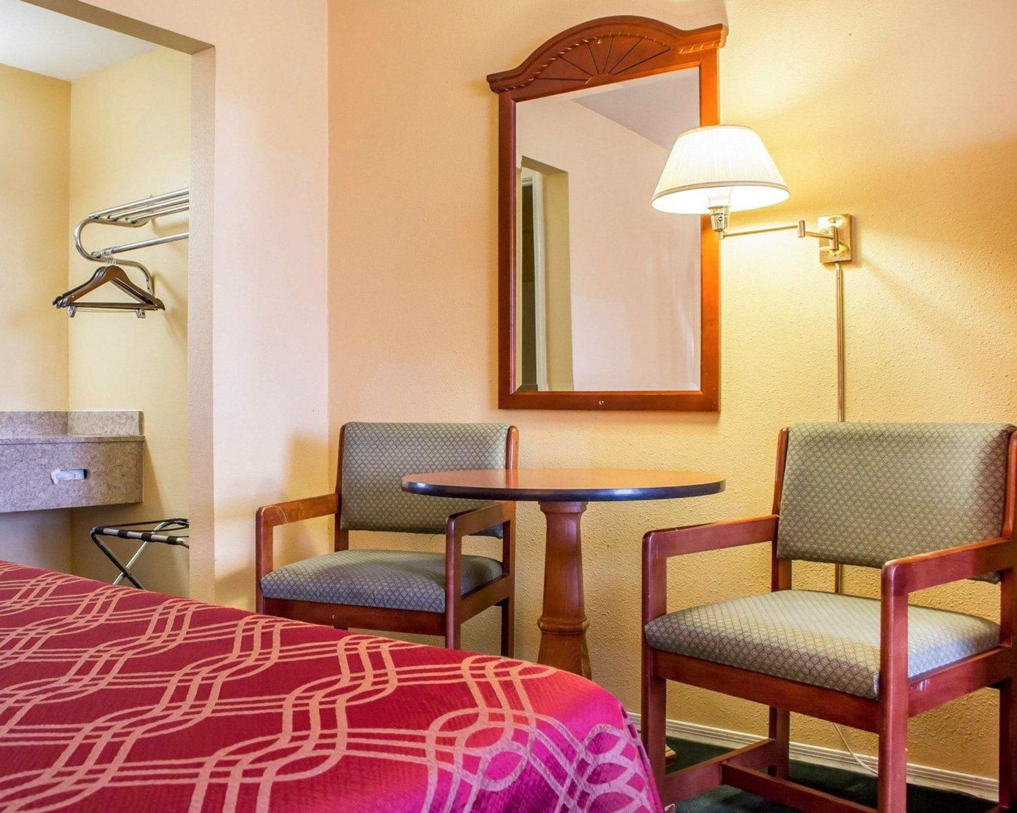 Travelodge By Wyndham Kingman Kültér fotó