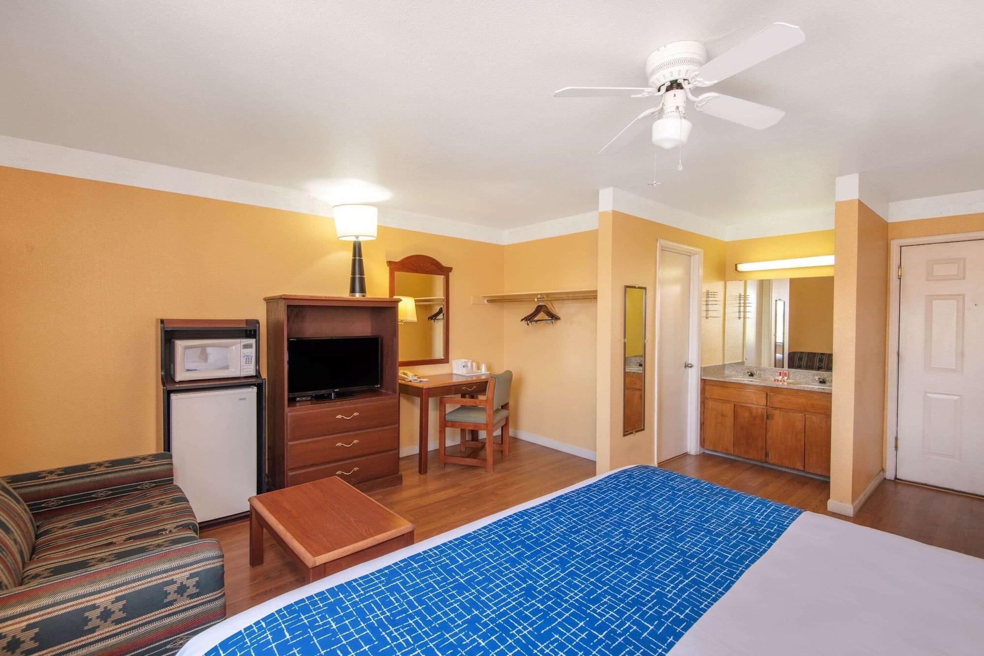 Travelodge By Wyndham Kingman Kültér fotó