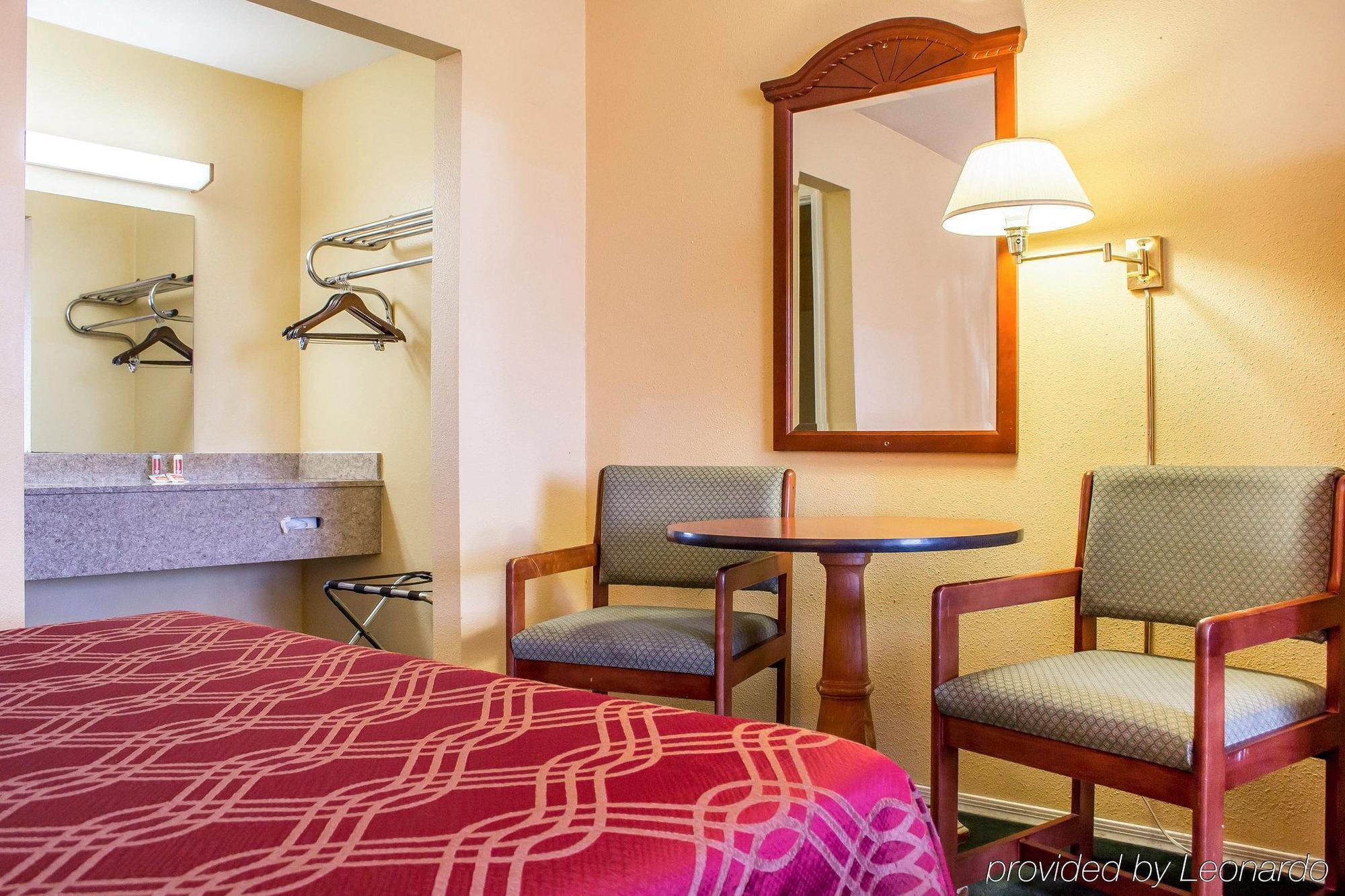 Travelodge By Wyndham Kingman Kültér fotó
